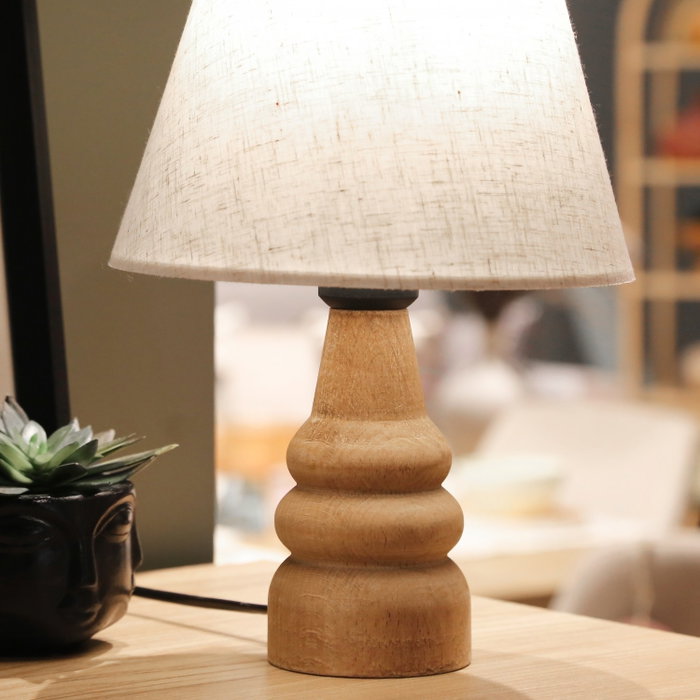 Opviq Lámpara de mesa AYD-3562 con cuerpo de madera y pantalla crema Opviq Lámpara de mesa AYD-3562 con cuerpo de madera y pantalla crema